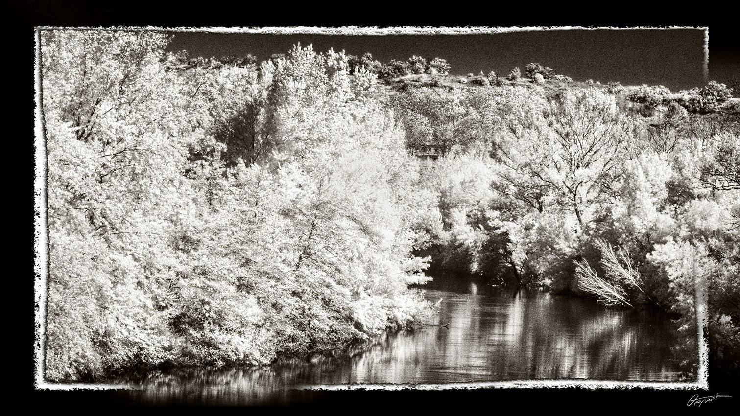 Photo infrarouge Noir et blanc de l'Aude à Canet